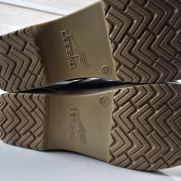 Dansko Women Multicolor Mermaid metallic Clogs - Picture 10 of 12